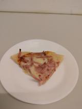Pizza slice med skinke og ost